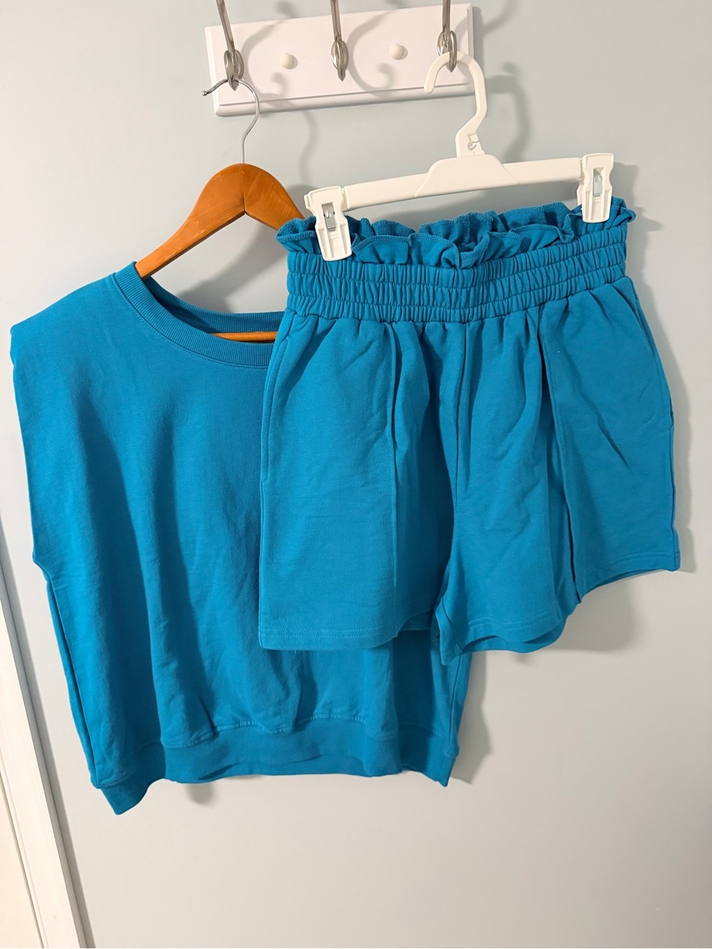 Zenana top and shorts set - brand new size medium
